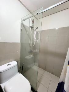 Tower 1 Rm 305 FREE Parking, FREE Pool, Balcony, 1Bedroom 4 beds