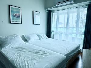 Tower 1 Rm 305 FREE Parking, FREE Pool, Balcony, 1Bedroom 4 beds