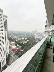 Tower 1 Rm 305 FREE Parking, FREE Pool, Balcony, 1Bedroom 4 beds