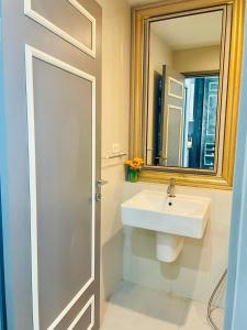 The base Condo luxury room by Numam