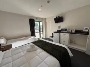 Leopard Hotel - Otane