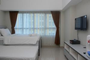 Elegant and Simply Studio Springlake Summarecon Apartment By Travelio