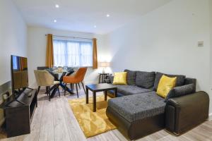 Entire modern 2 Bedroom 2 bathroom Flat in Pinner