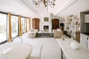 The Aviary - Pernes-les-Fontaines