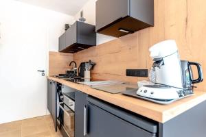 LAmoureux l Terrace & Parking l Shellter Rentals