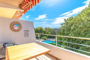 Studio piscine et parking