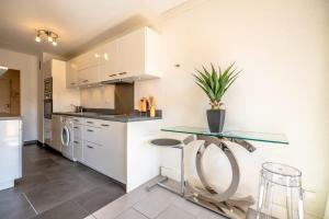 Les Amourie l Terrace & Parking l Shellter