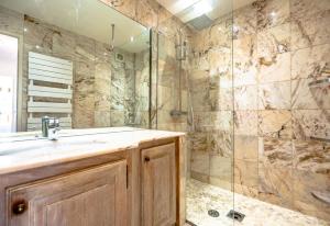 Les Amourie l Terrace & Parking l Shellter