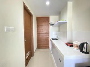 Cozy Studio Apartment at Beverly Dago By Travelio