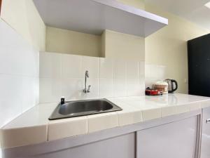 Cozy Studio Apartment at Beverly Dago By Travelio