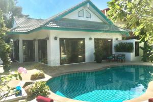 4BR Walk to Beach Private Pool & Jacuzzi