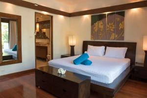 4BR Walk to Beach Private Pool & Jacuzzi