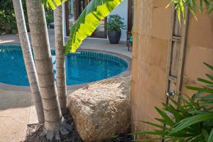 4BR Walk to Beach Private Pool & Jacuzzi