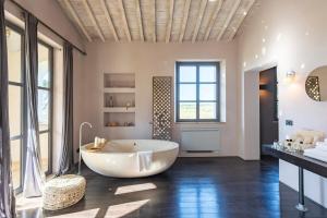 Villa Bergamotti with Pool, Comfort and View