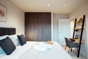 Luxury City Pad WiFi Rooftop Garden Family Workers