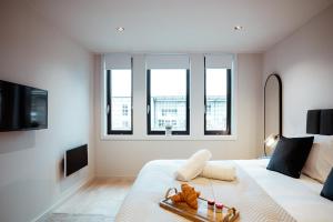 Luxury City Pad WiFi Rooftop Garden Family Workers