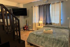 NY - NJ Tennis Suites - Sleeps 40 - 15 Mins to NYC