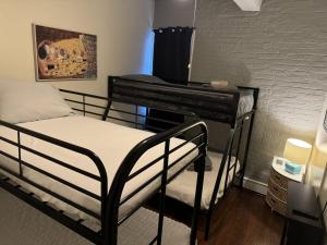 Mega Stunning Skyline View - APT 4-5 Combination - 6 Bedroom - Sleeps 25 - 15 mins to NYC