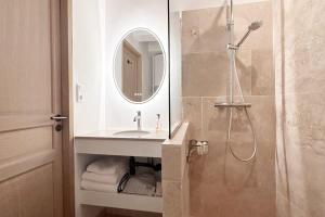 Le Paon l Old Town & AC l Shellter Rentals