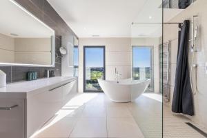 Villas Luxueuse Villa pour huit personnes, piscine et vue sur le Golf : photos des chambres