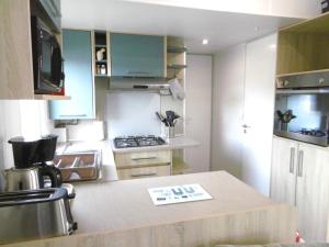 Mobile-home 6 personnes dans camping avec piscine - accès direct plage - MADEN