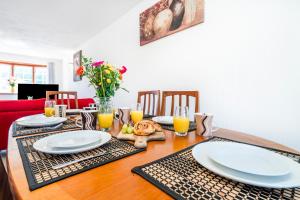 Elstree Luxury Hse Contractors, Family, Industrial Area Harry Porter