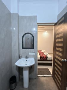 Hotel Kiara Inn Rooms and Banquet