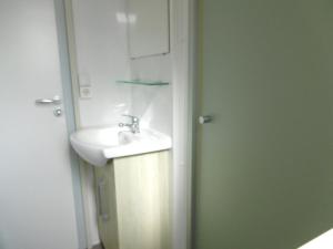 Appartements Mobile-home 6 personnes dans camping avec piscine - acces direct plage - MADEN : photos des chambres