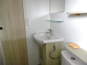 Appartements Mobile-home 6 personnes dans camping avec piscine - acces direct plage - MADEN : photos des chambres