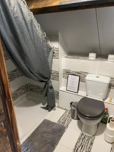 Spacious, rustic studio space for 2 persons