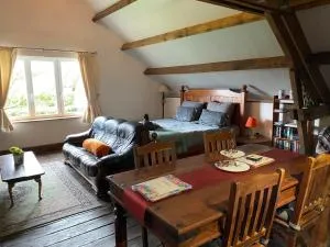 Spacious, rustic studio space for 2 persons - Mantilly