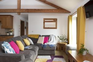 Hot Tub Bungalow - Close to Portreath - Free WiFi - Free Parking - Pet Friendly