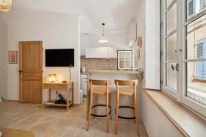 Petit Saint-Jean l Old Village l Shellter Rentals