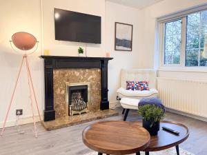 Cozy 2 Bed - Free Parking, Great Location by Vista Stays Short Lets Manchester