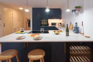 Designer 2 BR Home with Private Balcony