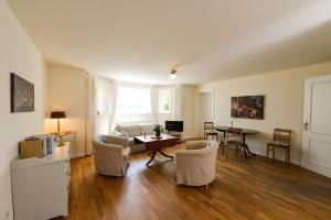 Ferienwohnung-1-direkt-am-Wasser-im-Gut-Grubnow-Ruegen