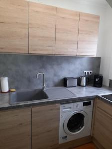 Casita con jardín cerca playa AV-60 - 3hvězdičkové hotely ve městě Roses