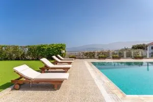 The House of Gratitude - Poolside Retreat