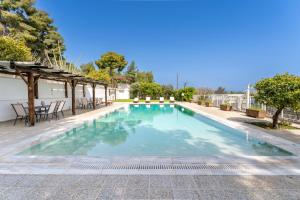 The House of Gratitude - Poolside Retreat