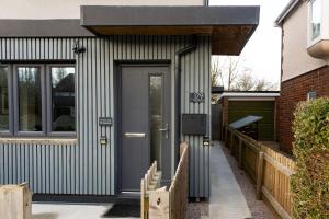 Spacious House with Multiple Bathrooms Parking Garden in Loughborough