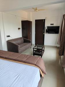 Garden-View Studio Apartment in Sanpada, Navi Mumbai