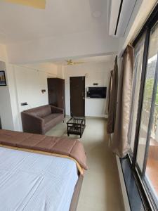 Garden-View Studio Apartment in Sanpada, Navi Mumbai