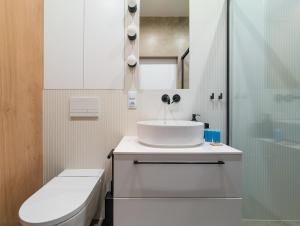 Rynek Wrocław Luminous Apartment by BookingHost