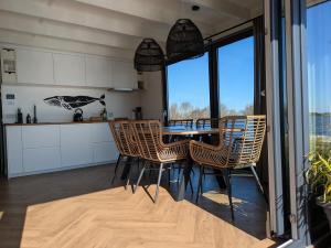 Surla Houseboat "Walvis" Kagerplassen