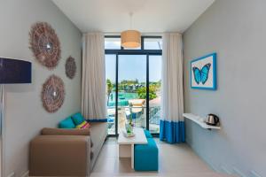 Azur Paradise Hotel & Rooftop Bar