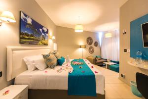 Azur Paradise Hotel & Rooftop Bar