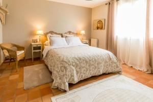 B&B / Chambres d'hotes La Bastide du Bouchou : Chambre Double - Vue sur Piscine