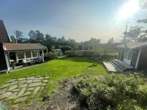 Classic villa with sunny garden - walking distance city center - Vrængen