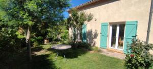 Maisons de vacances Maison avec piscine privee et jardin vue montagnes : Maison 3 Chambres