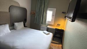 Hotels B&B HOTEL Cergy Pierrelaye : photos des chambres